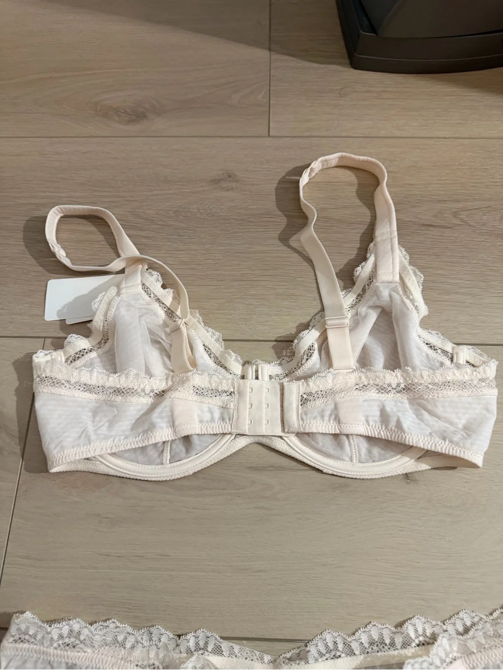 Simone Perele Underwire Plunge Candide 36E matching thong